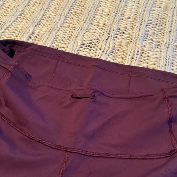 LuLuLemon. Midrise Bergundy Cropped Leggings woman’s size 12 - Picture 6 of 12